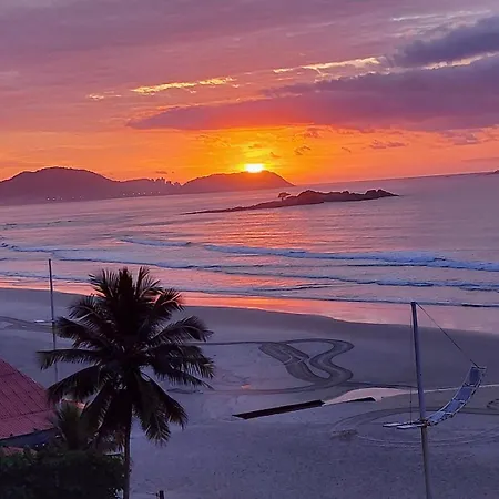 Apto Frente Mar Pé na Areia 6 Hóspedes 2 vagas-3